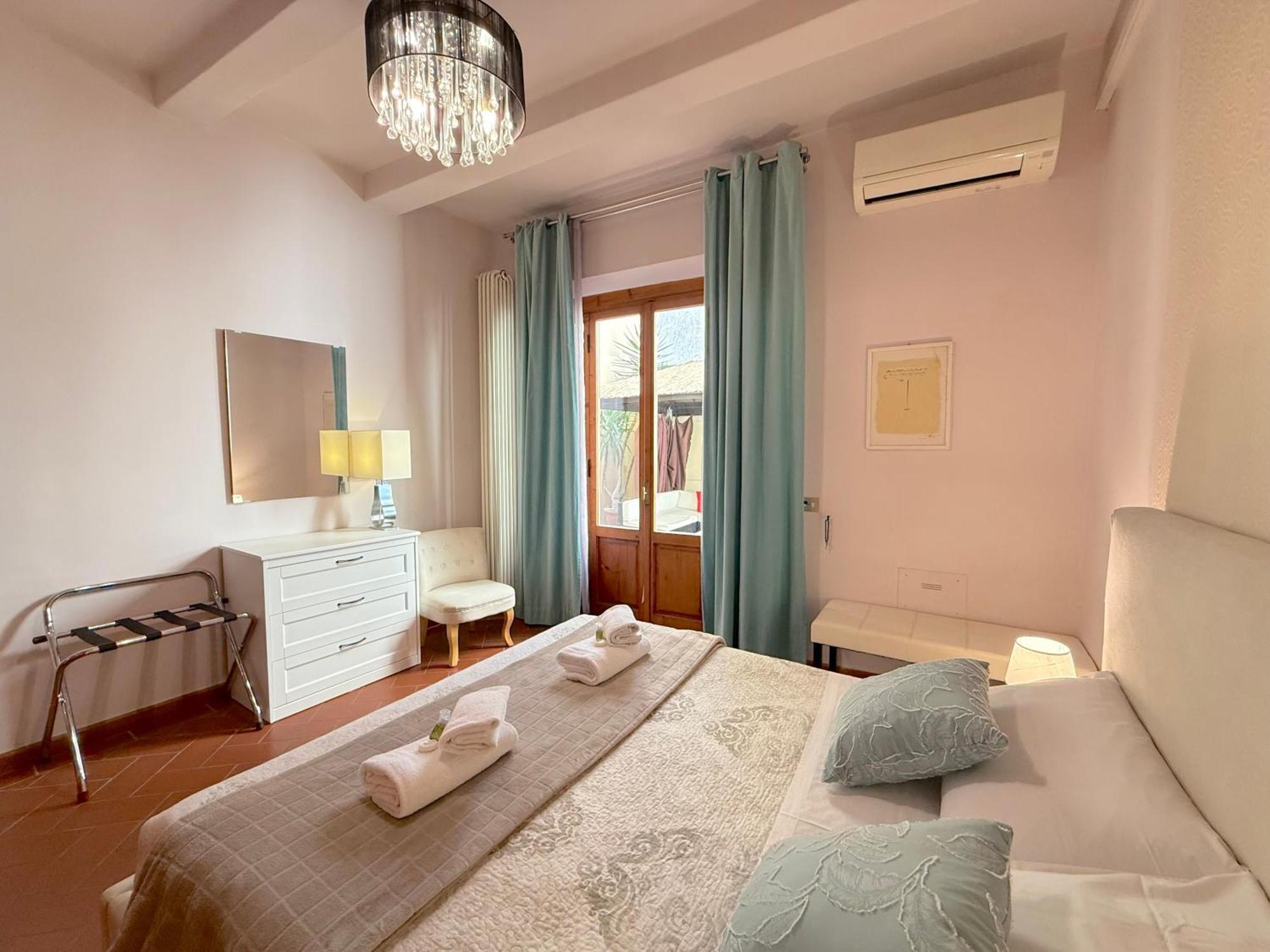 Guelfa Courtyard Retreat *